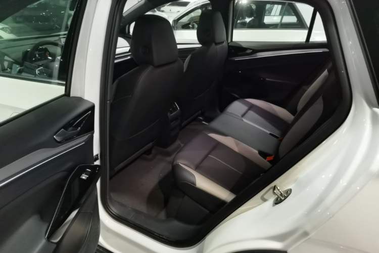 Used Volkswagen ID.4 CROZZ 2026 Model Pure Enjoyment Edition PURE Left Rear Seat