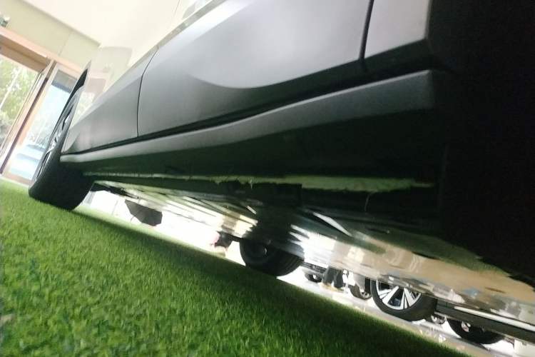 Used Volkswagen ID.4 CROZZ 2026 Model Pure Enjoyment Edition PURE Left Side Sill