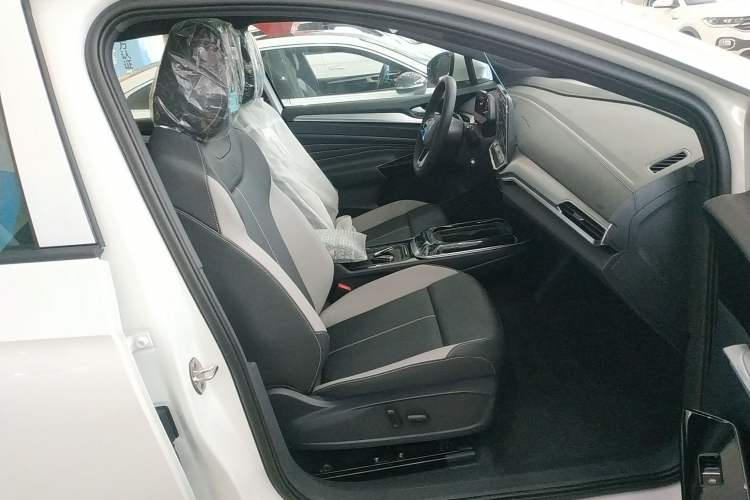 Used Volkswagen ID.4 CROZZ 2026 Model Pure Enjoyment Edition PURE Right Front Seat