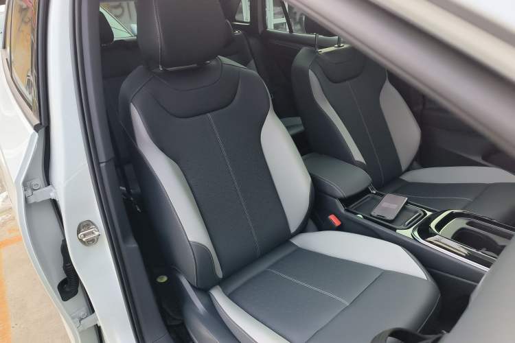Used Volkswagen ID.4 CROZZ 2026 Model Pure Enjoyment Edition PURE Right Front Seat