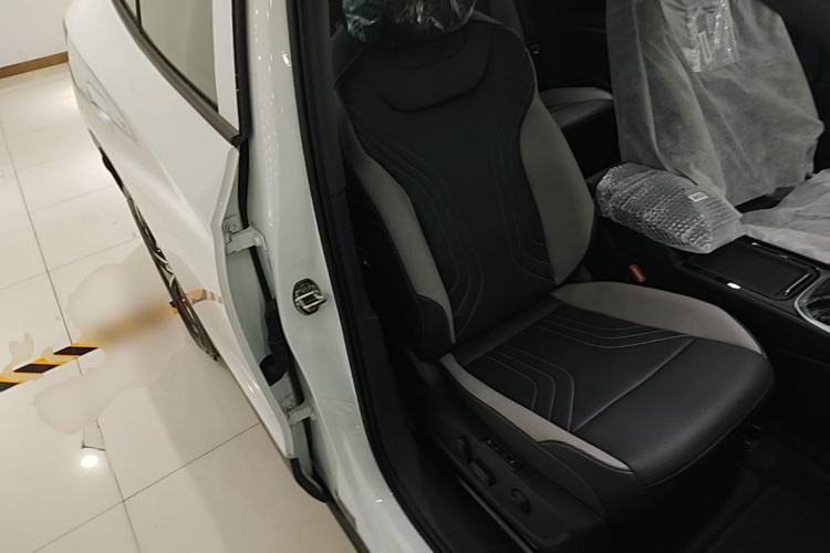 Used Volkswagen ID.4 CROZZ 2026 Model Pure Enjoyment Edition PURE Right Front Seat