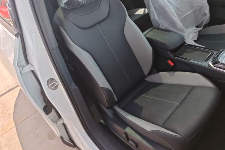Used Volkswagen ID.4 CROZZ 2026 Model Pure Enjoyment Edition PURE Right Front Seat