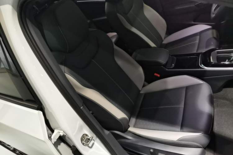 Used Volkswagen ID.4 CROZZ 2026 Model Pure Enjoyment Edition PURE Right Front Seat
