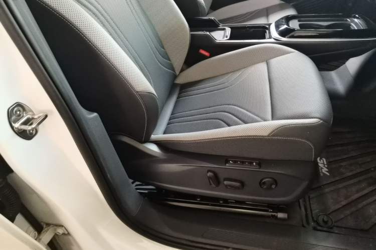 Used Volkswagen ID.4 CROZZ 2026 Model Pure Enjoyment Edition PURE Right Front Seat