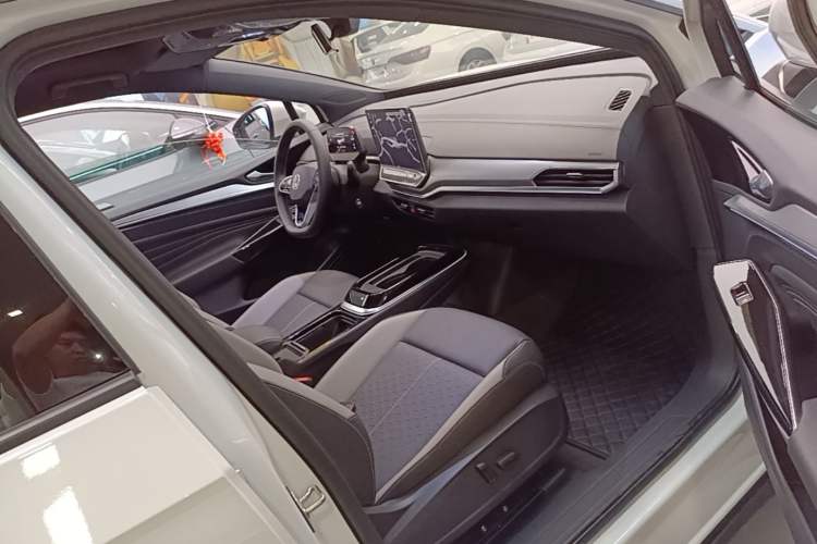 Used Volkswagen ID.4 CROZZ 2026 Model Pure Enjoyment Edition PURE Right Front Seat