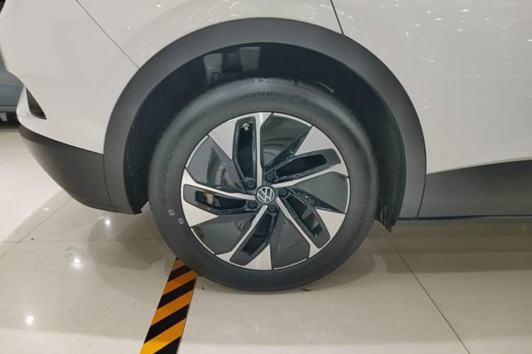 Used Volkswagen ID.4 CROZZ 2026 Model Pure Enjoyment Edition PURE Right Rear Wheel Hub