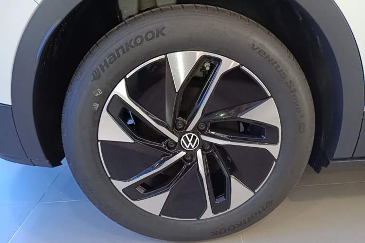Used Volkswagen ID.4 CROZZ 2026 Model Pure Enjoyment Edition PURE Right Rear Wheel Hub