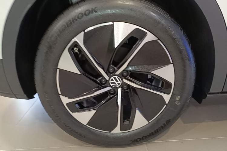 Used Volkswagen ID.4 CROZZ 2026 Model Pure Enjoyment Edition PURE Right Rear Wheel Hub