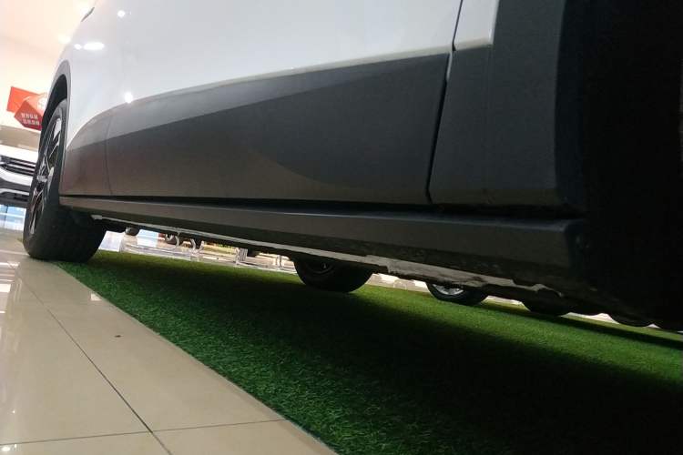 Used Volkswagen ID.4 CROZZ 2026 Model Pure Enjoyment Edition PURE Right Side Sill