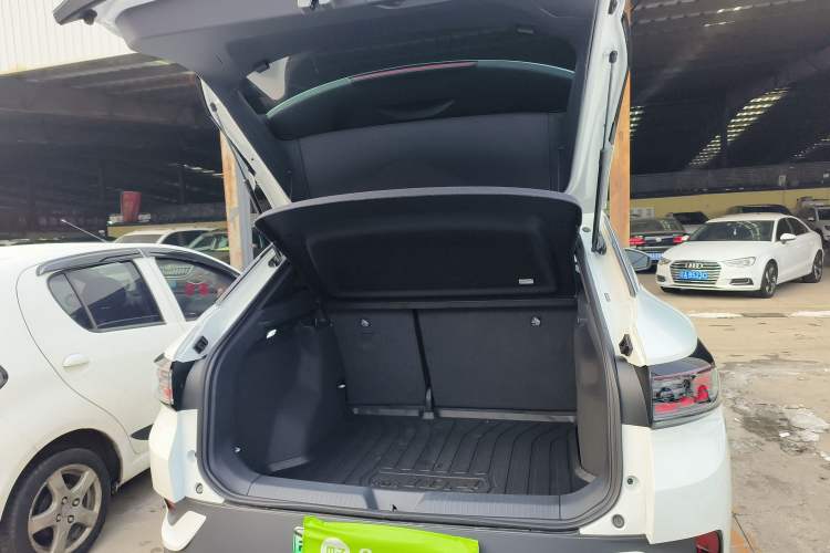 Used Volkswagen ID.4 CROZZ 2026 Model Pure Enjoyment Edition PURE Trunk