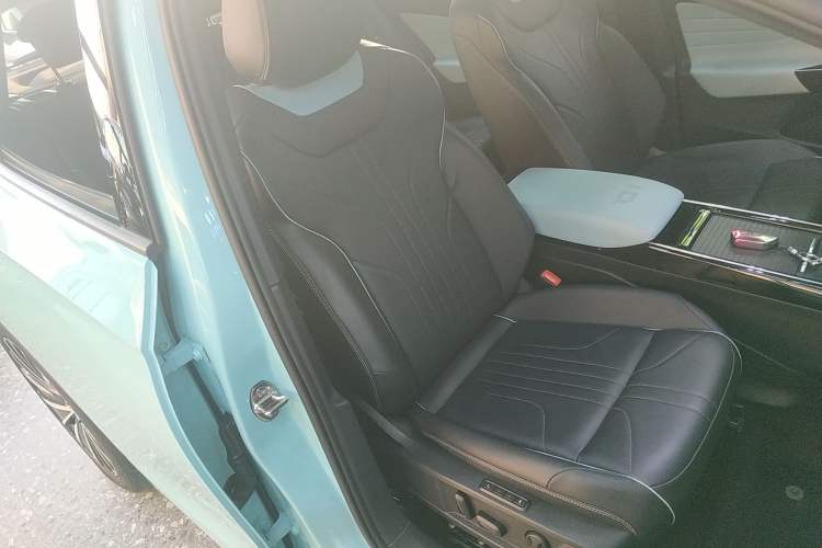 Used Volkswagen ID.4 X 2023 Ultra-Intelligent Long-Range Version Right Front Seat