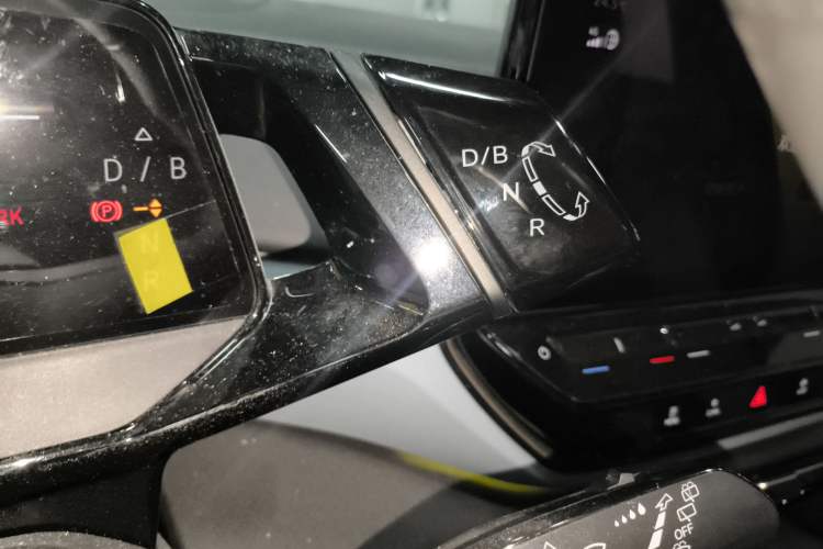 Used Volkswagen ID.4 X 2021 Prime Kinergy Four-Wheel Drive Edition Gear Lever