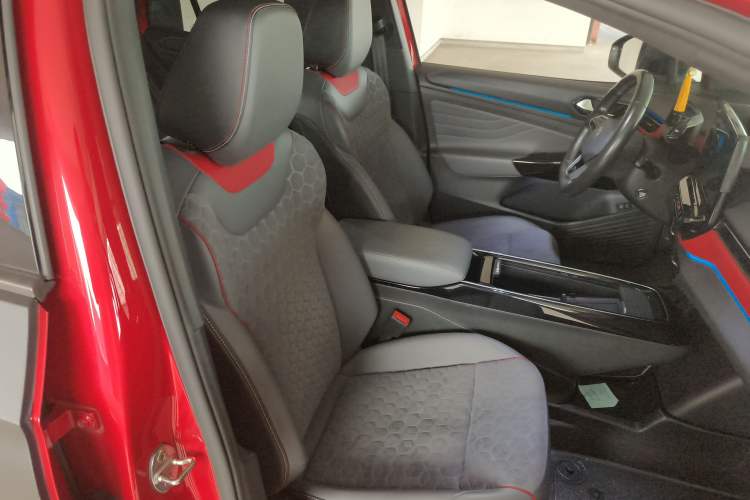 Used Volkswagen ID.4 X 2021 Pro Smart Long-Range Edition Right Front Seat