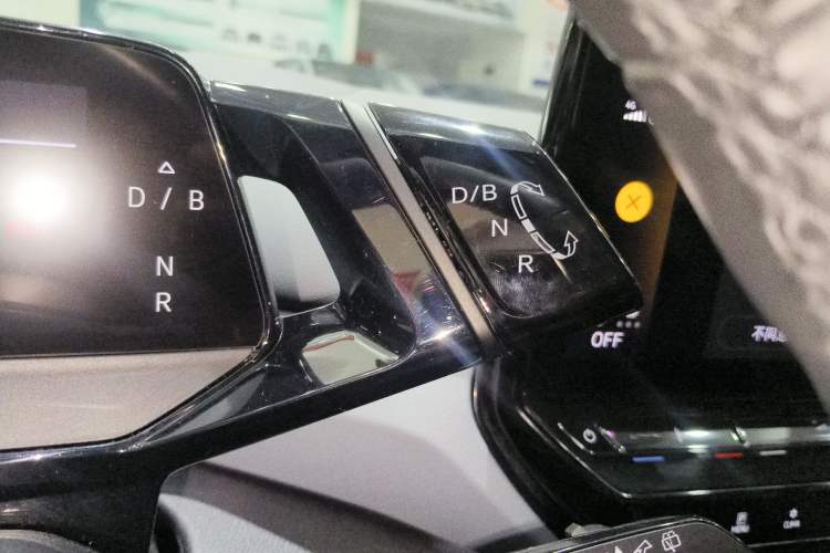 Used Volkswagen ID.4 X 2021 Prime Kinergy Four-Wheel Drive Edition Gear Lever