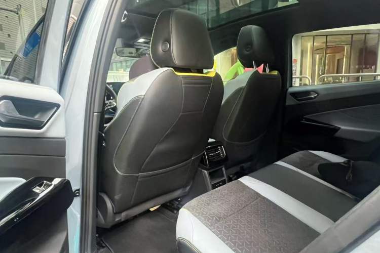 Used Volkswagen ID.4 X 2021 Pro Smart Long-Range Edition Interior 2