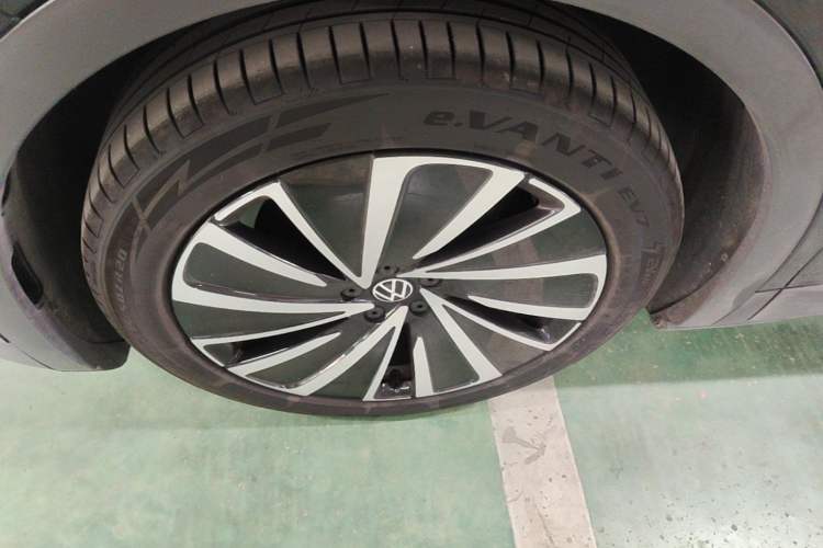 Used Volkswagen ID.4 X 2021 Pro Smart Long-Range Edition Left Front Wheel Hub