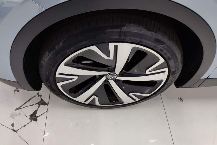 Used Volkswagen ID.4 X 2021 Kinergy All-Wheel Drive Early-Bird Edition Left Front Wheel Hub