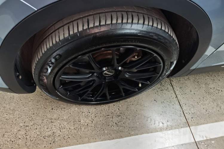 Used Volkswagen ID.4 X 2021 Pro Smart Long-Range Edition Left Front Wheel Hub