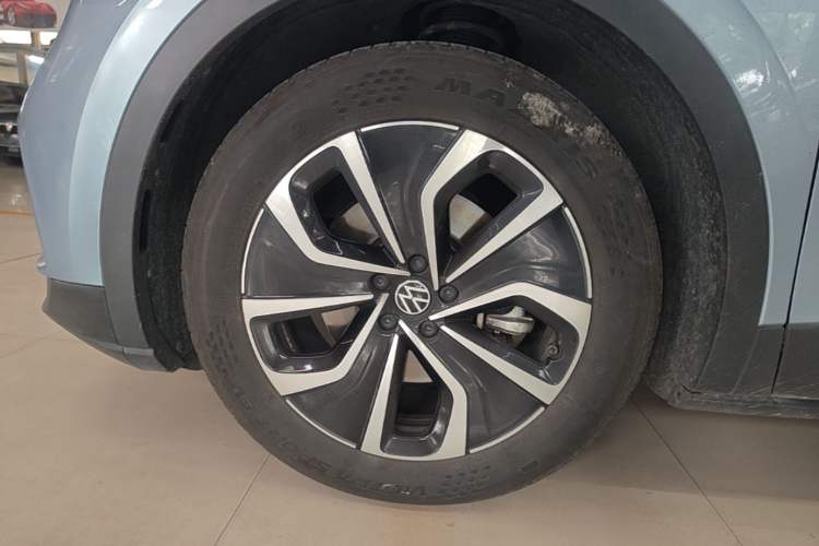 Used Volkswagen ID.4 X 2021 Pure Edition Left Front Wheel Hub