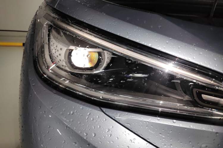 Used Volkswagen ID.4 X 2021 Pro Smart Long-Range Edition Right Front Headlight
