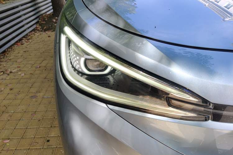 Used Volkswagen ID.4 X 2021 Kinergy All-Wheel Drive Early-Bird Edition Right Front Headlight