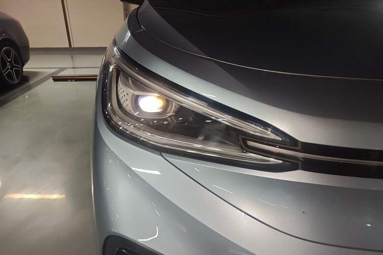 Used Volkswagen ID.4 X 2021 Pro Smart Long-Range Edition Right Front Headlight