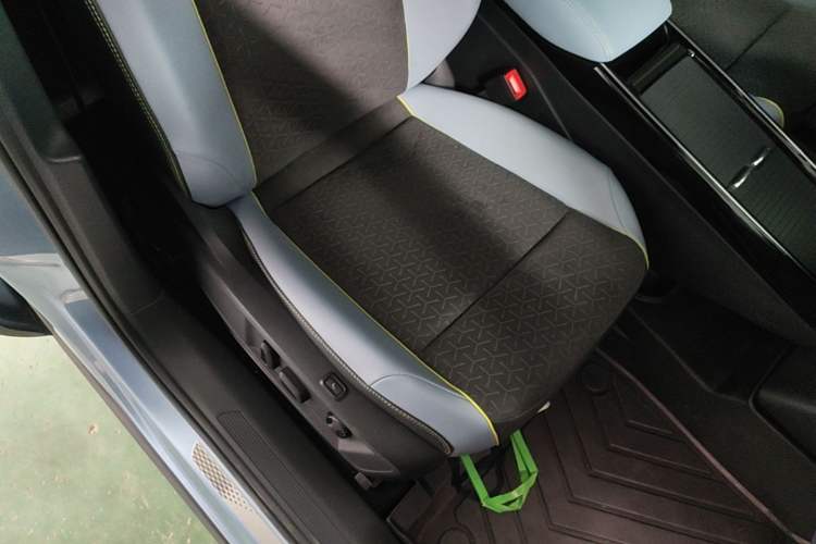 Used Volkswagen ID.4 X 2021 Pro Smart Long-Range Edition Right Front Seat