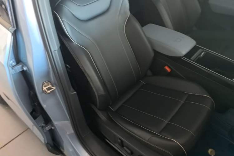 Used Volkswagen ID.4 X 2021 Pure+ Long-Range Edition Right Front Seat