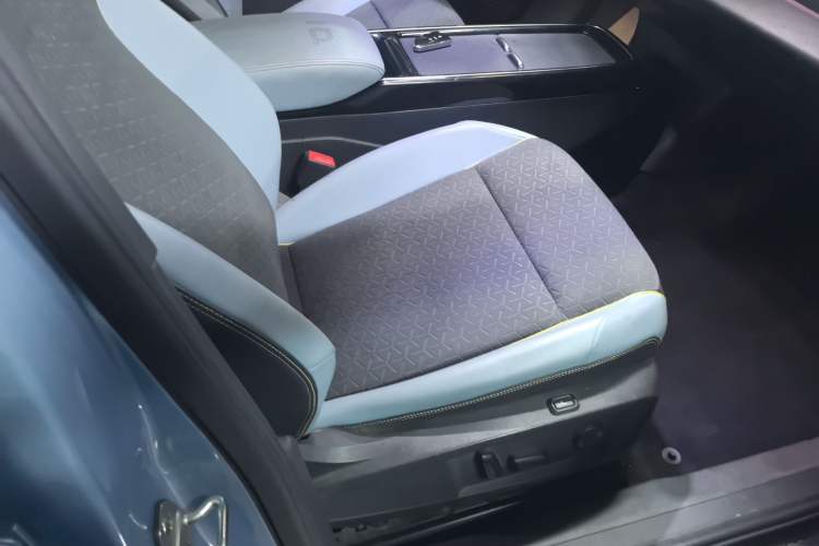 Used Volkswagen ID.4 X 2021 Pro Smart Long-Range Edition Right Front Seat