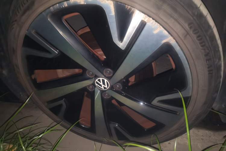 Used Volkswagen ID.4 X 2021 Pro Smart Long-Range Edition Right Front Wheel Hub