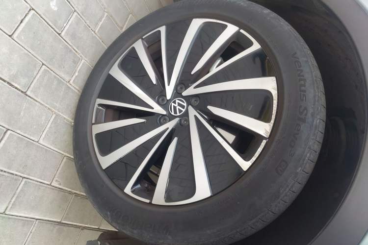 Used Volkswagen ID.4 X 2021 Pure+ Long-Range Edition Right Front Wheel Hub