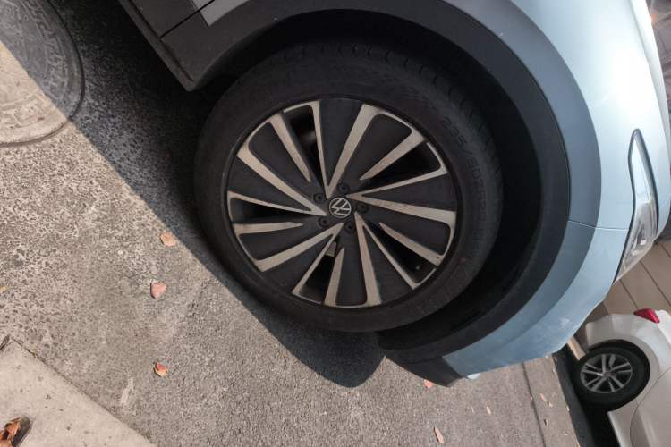 Used Volkswagen ID.4 X 2021 Pro Smart Long-Range Edition Right Front Wheel Hub