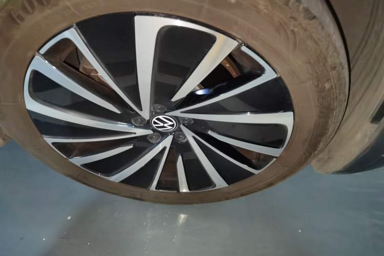 Used Volkswagen ID.4 X 2021 Pro Smart Long-Range Edition Right Front Wheel Hub