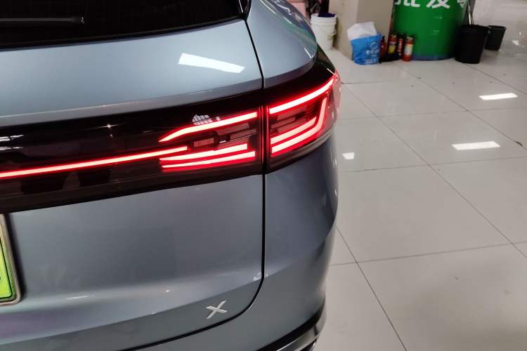Used Volkswagen ID.4 X 2021 Kinergy All-Wheel Drive Early-Bird Edition Right Rear Taillight