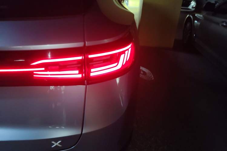 Used Volkswagen ID.4 X 2021 Kinergy All-Wheel Drive Early-Bird Edition Right Rear Taillight