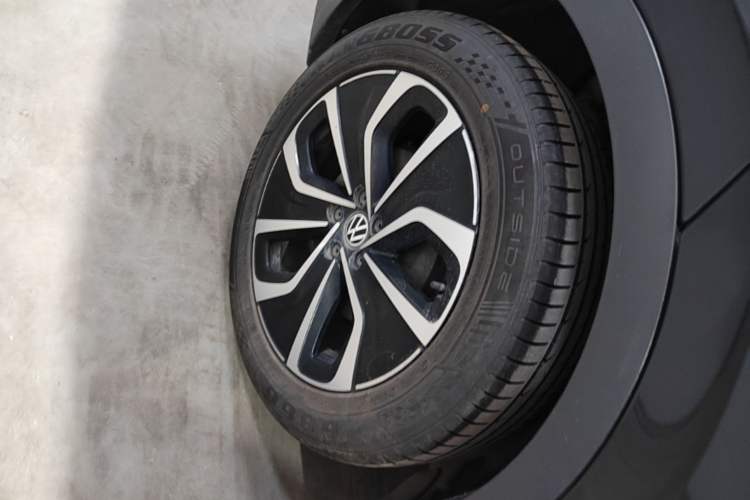 Used Volkswagen ID.4 X 2021 Pure Edition Right Rear Wheel Hub