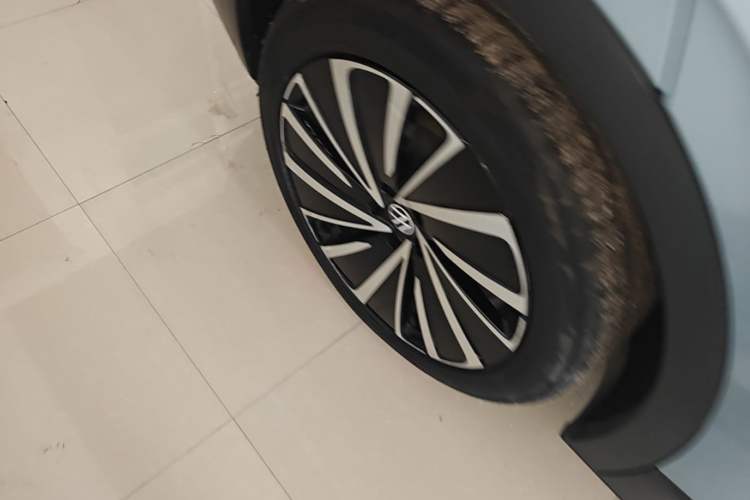 Used Volkswagen ID.4 X 2021 Pure+ Long-Range Edition Right Rear Wheel Hub