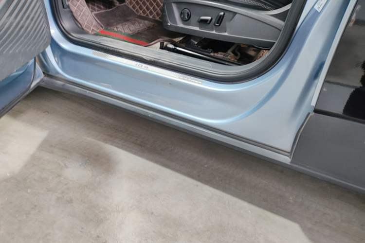 Used Volkswagen ID.4 X 2021 Pure Edition Right Side Sill