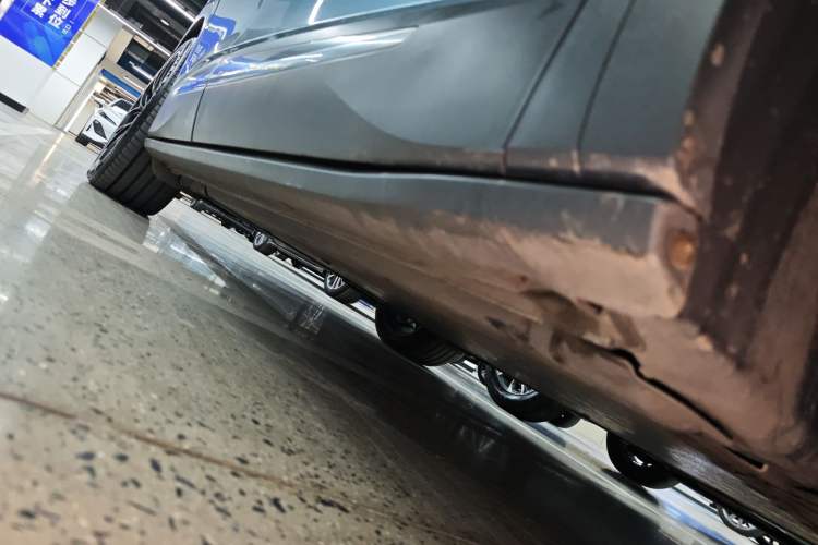 Used Volkswagen ID.4 X 2021 Pro Smart Long-Range Edition Right Side Sill