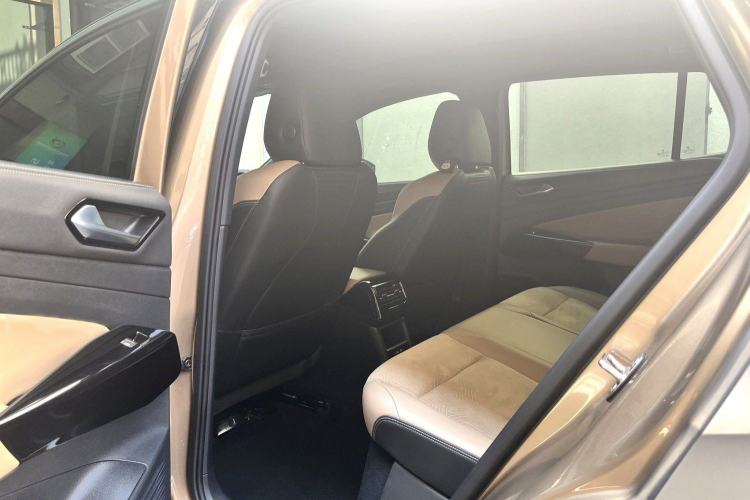 Used Volkswagen ID.4 X 2021 Pure+ Long-Range Edition Interior 5