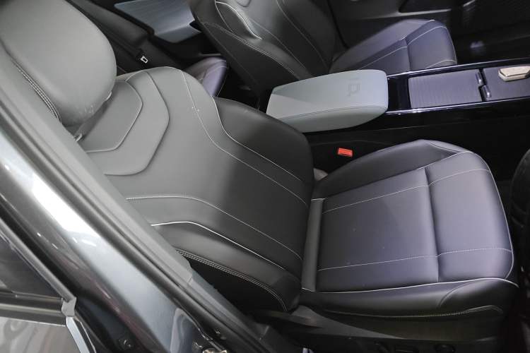 Used Volkswagen ID.4 X 2021 Pure+ Long-Range Edition Right Front Seat