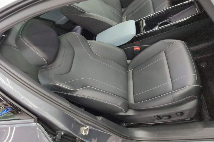 Used Volkswagen ID.4 X 2021 Pure Edition Right Front Seat