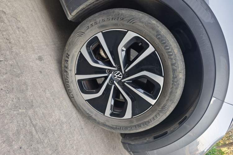 Used Volkswagen ID.4 X 2021 Pure Edition Right Front Wheel Hub