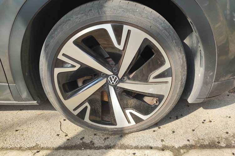Used Volkswagen ID.4 X 2021 Kinergy All-Wheel Drive Early-Bird Edition Right Front Wheel Hub
