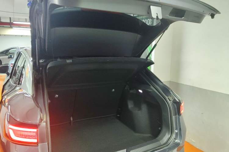 Used Volkswagen ID.4 X 2021 Pure Edition Trunk