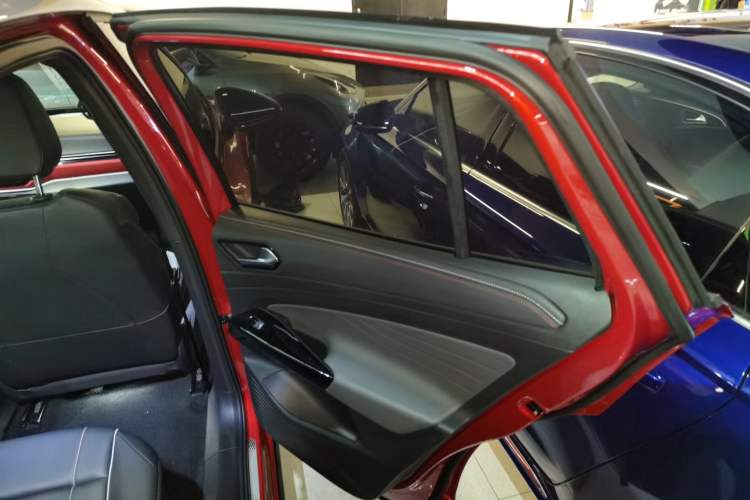 Used Volkswagen ID.4 X 2021 Pure Edition Interior 6
