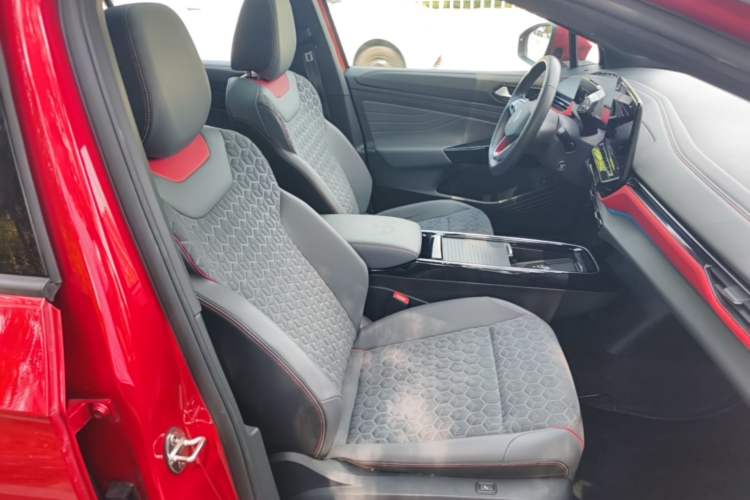 Used Volkswagen ID.4 X 2021 Pro Smart Long-Range Edition Right Front Seat