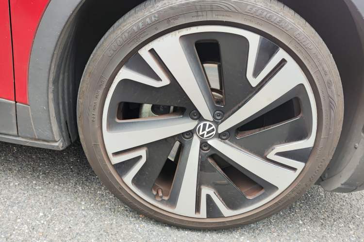 Used Volkswagen ID.4 X 2021 Prime Kinergy Four-Wheel Drive Edition Right Front Wheel Hub