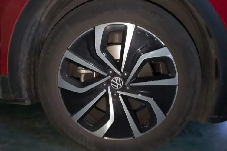 Used Volkswagen ID.4 X 2021 Pure Edition Right Front Wheel Hub