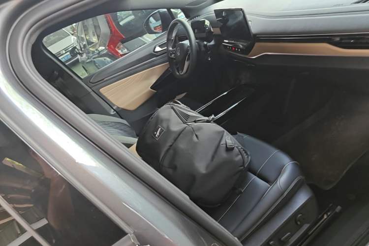 Used Volkswagen ID.4 X 2021 Pure Edition Right Front Seat